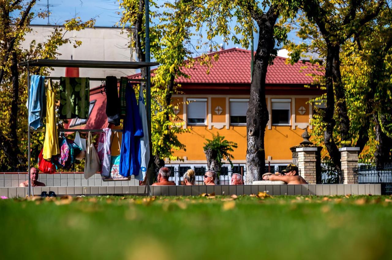Bed and Breakfast CVSE Clubház és Panzió à Cegléd Extérieur photo