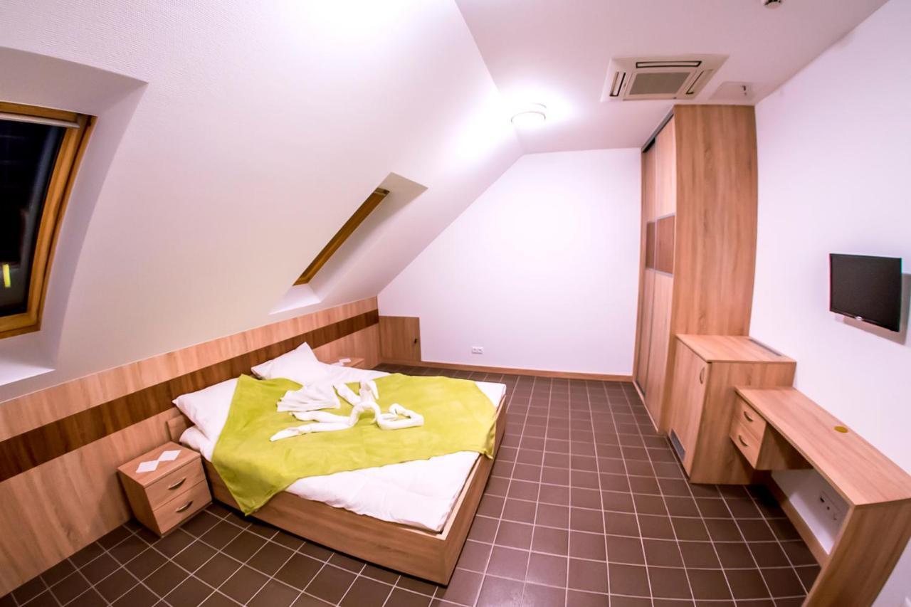 Bed and Breakfast CVSE Clubház és Panzió à Cegléd Extérieur photo