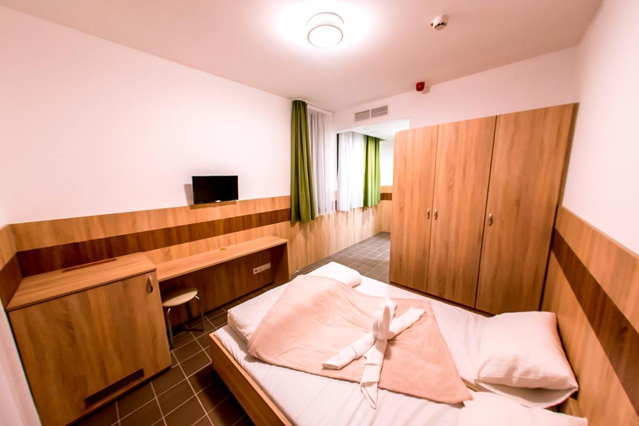 Bed and Breakfast CVSE Clubház és Panzió à Cegléd Extérieur photo